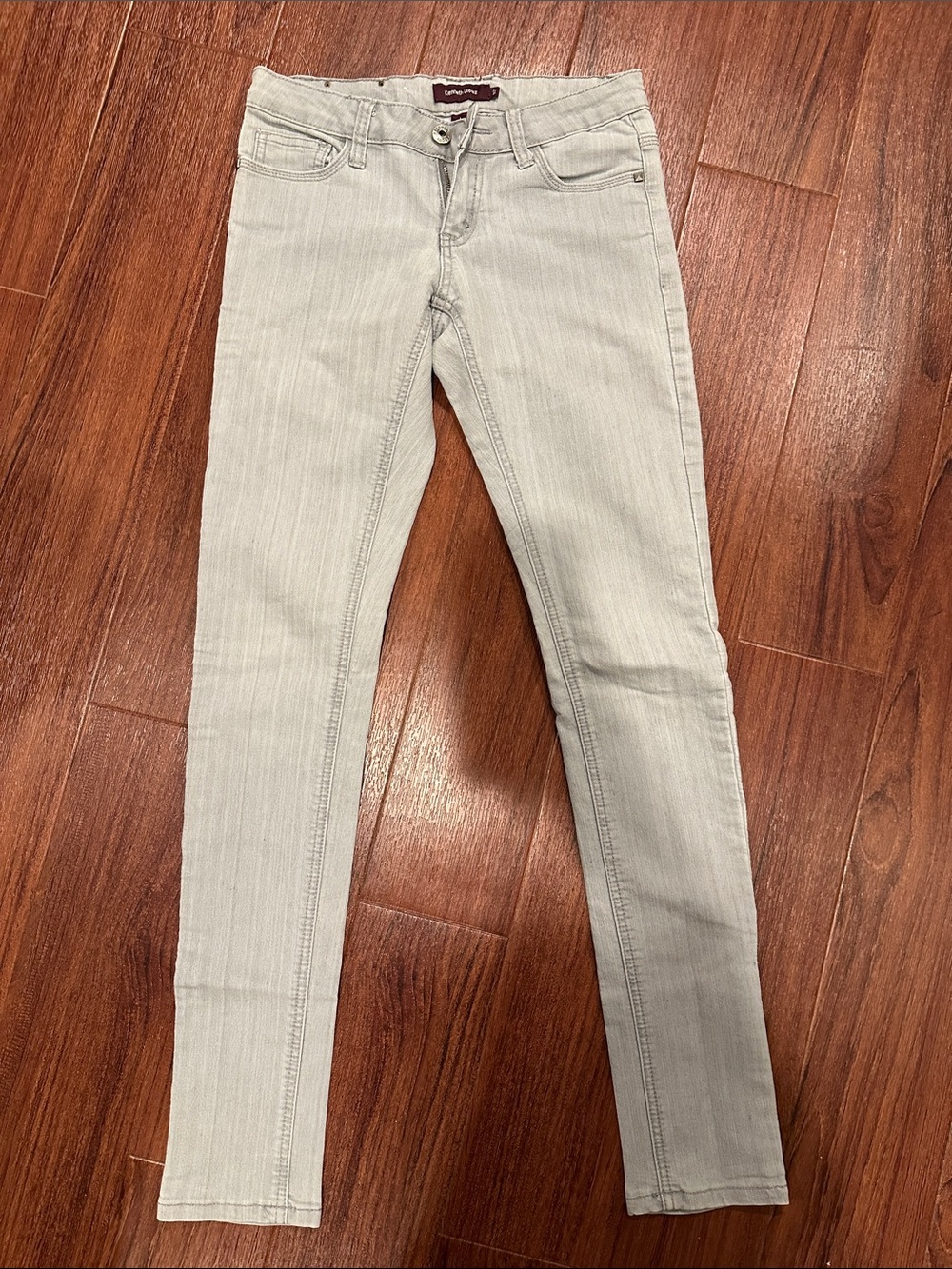 Women’s Light Gray Skinny Jeans